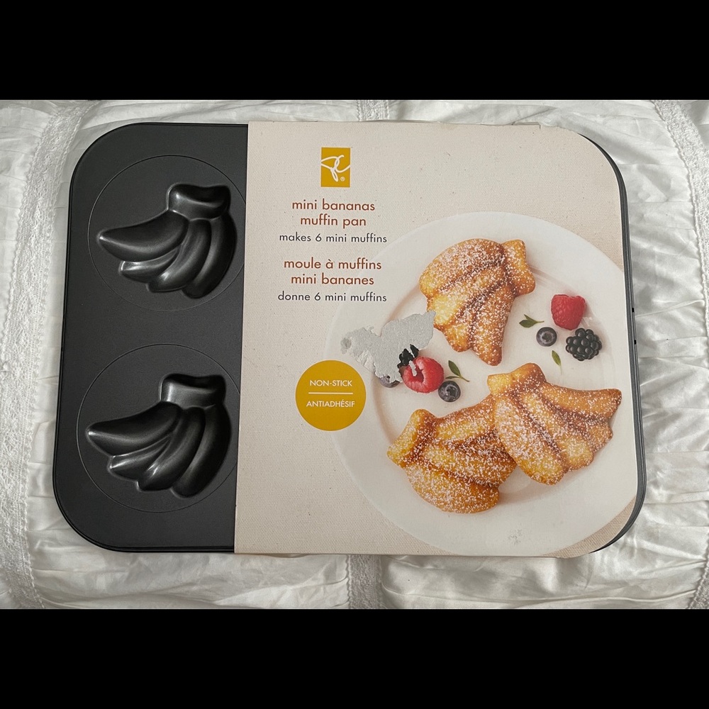 🍀4 for $25🍀

BRAND NEW! Mini banana bread muffin pan